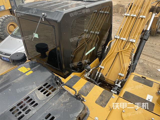 驾驶室顶部（整机外观）