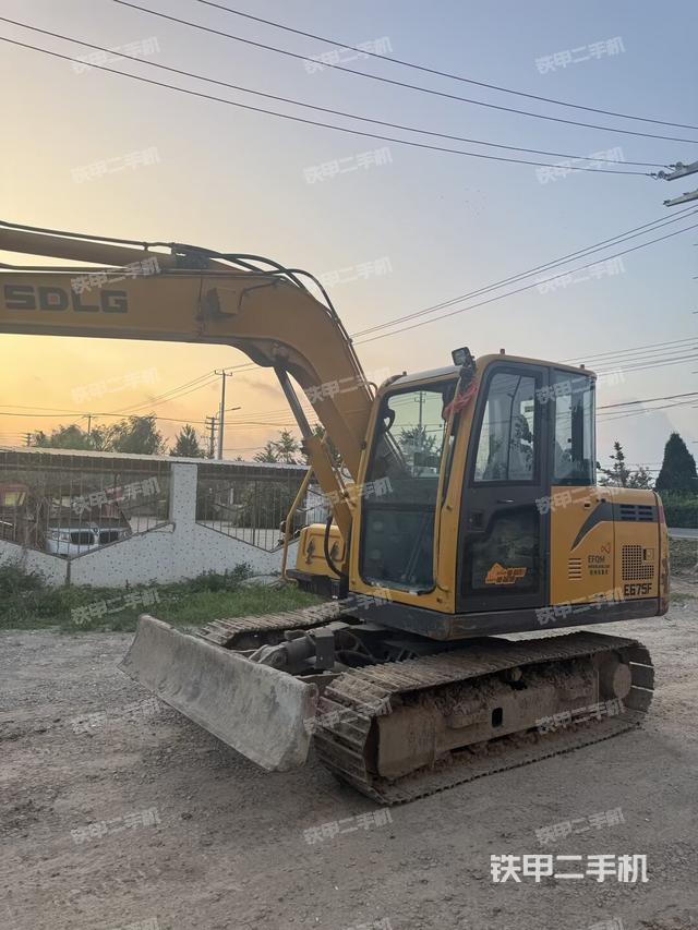 駕駛室整體（整機(jī)外觀）