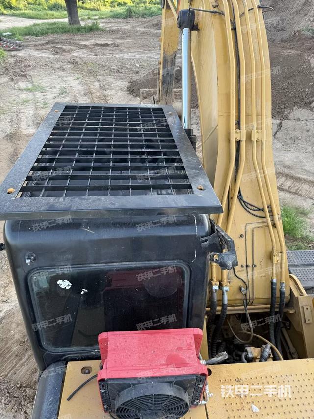 驾驶室顶部（整机外观）