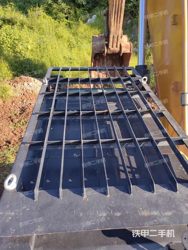 驾驶室顶部（整机外观）