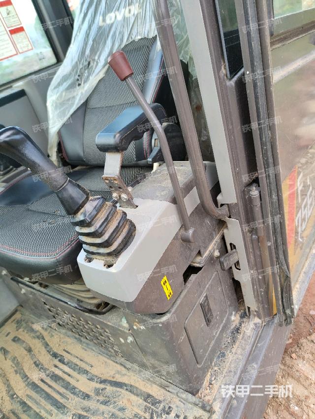 座椅左側(cè)控制臺(tái)/音響/含左手柄（駕駛室部分）