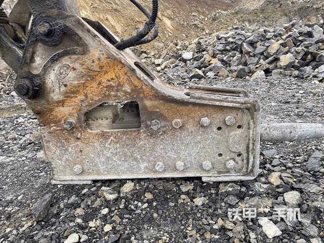 铲斗右后整体(工作和回转装置) 铲斗右后整体(工作和回转装置)