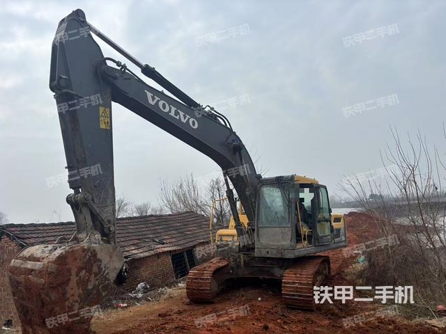沃尔沃EC200DAG挖掘机