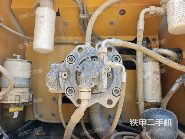 液壓泵艙室正面整體（整機(jī)外觀）