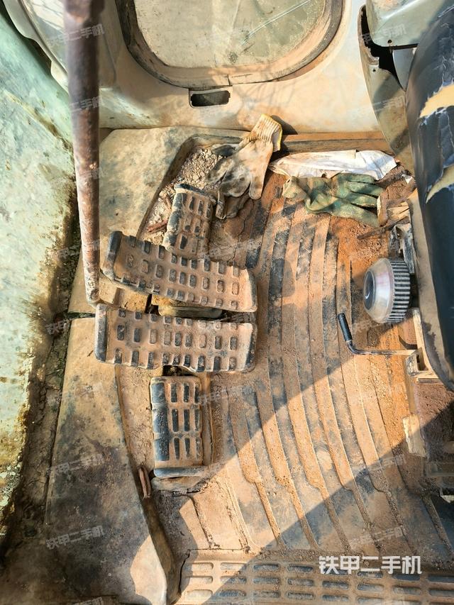 后窗玻璃角标（驾驶室部分）