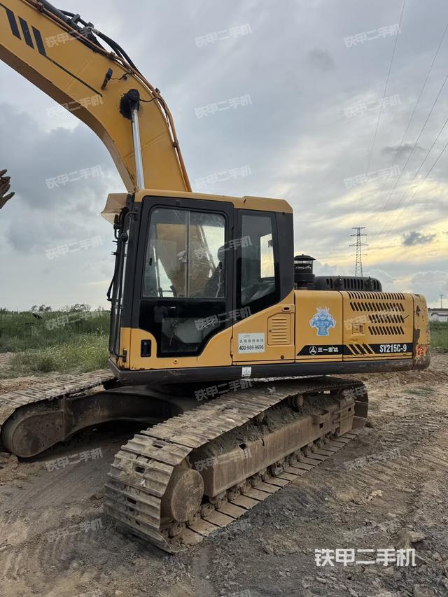 驾驶室整体(整机外观) 驾驶室整体(整机外观)