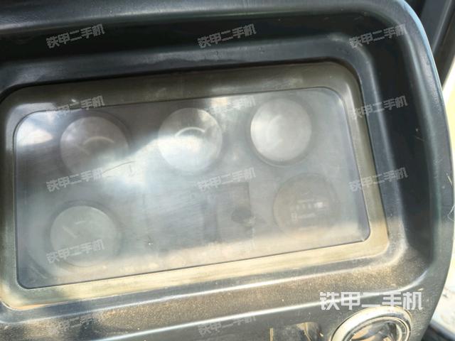 驾驶室内部全景（推土机驾驶室）