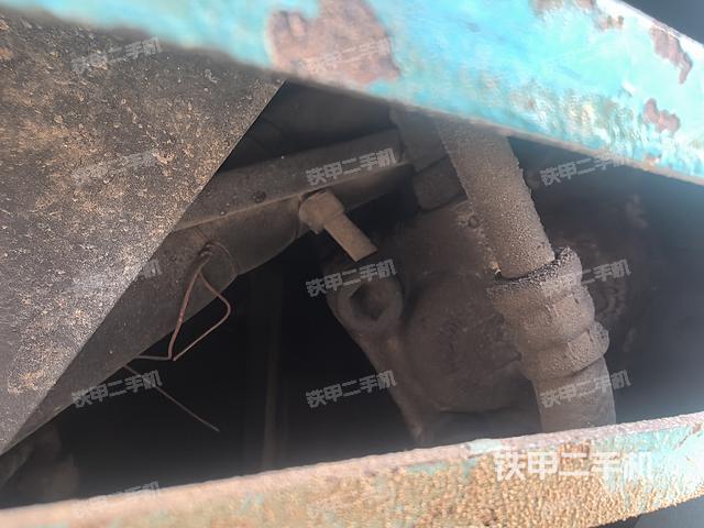 液压泵舱室正面整体（整机外观）