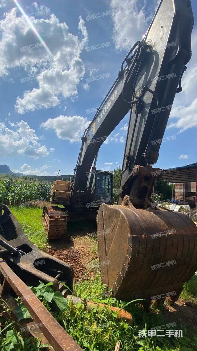 大臂油缸整体 竖拍（工作和回转装置）