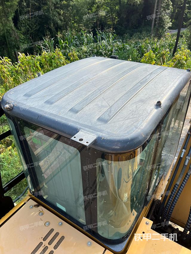 驾驶室顶部（整机外观）