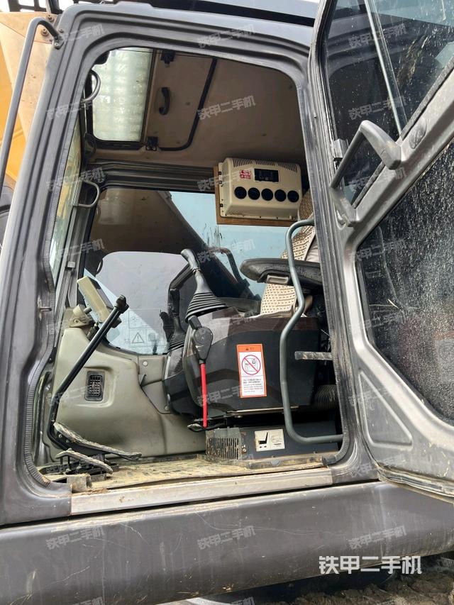 驾驶室整体(整机外观) 驾驶室整体(整机外观)