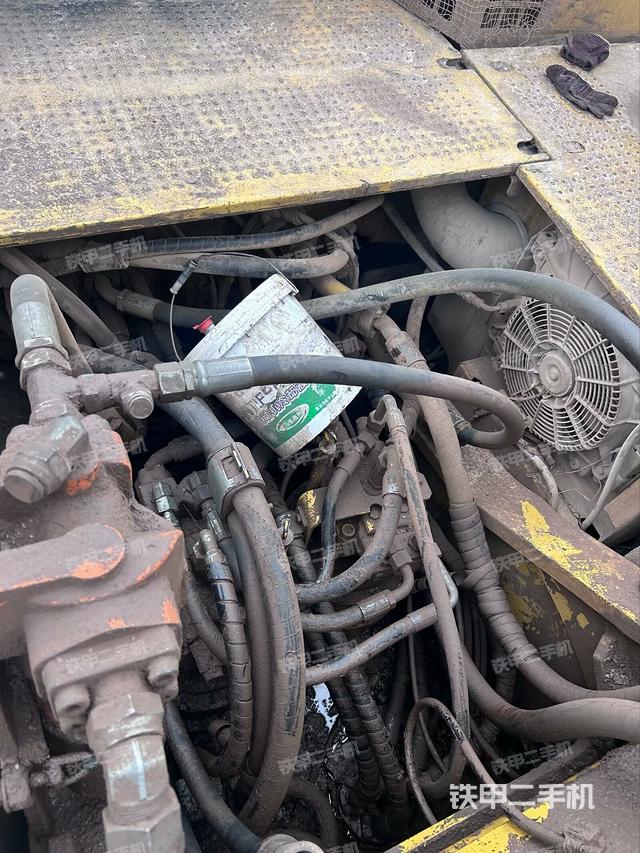 回转马达和主控阀（整机外观）