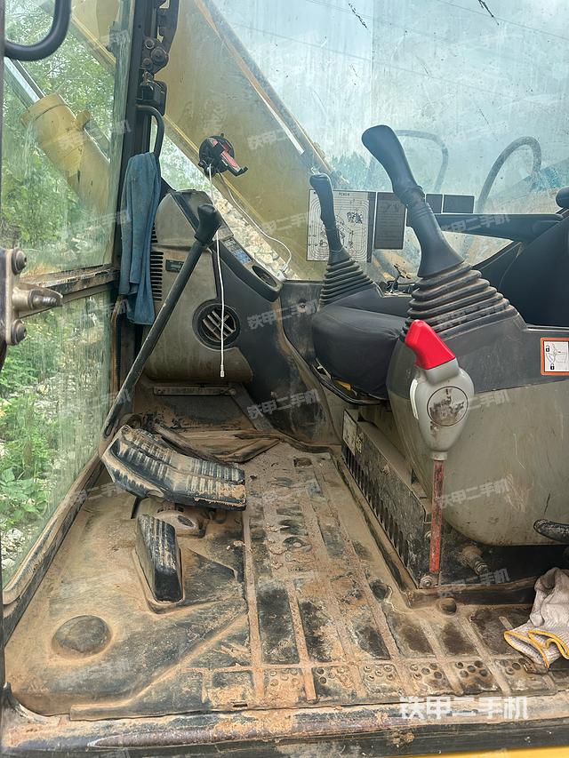 驾驶室整体（整机外观）