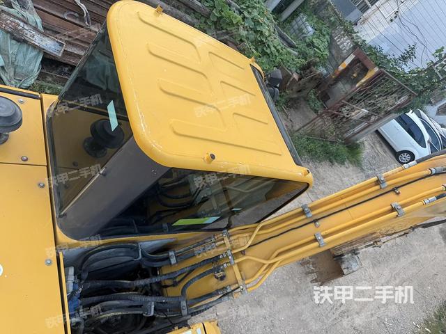 驾驶室顶部（整机外观）