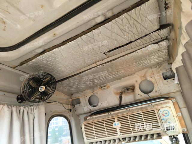 座椅右侧控制台/钥匙门/油门/含右手柄（驾驶室部分）