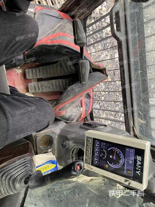 显示屏 (驾驶室部分) 显示屏 (驾驶室部分)