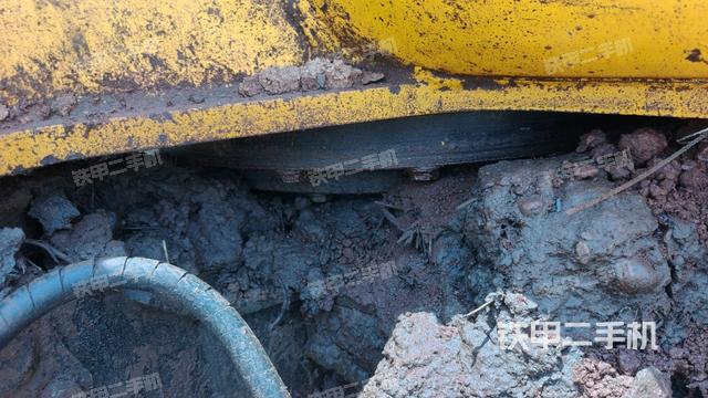 轉(zhuǎn)盤和下車架正前（工作和回轉(zhuǎn)裝置）