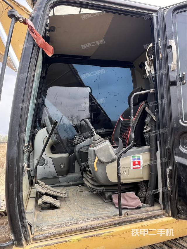 驾驶室整体（整机外观）