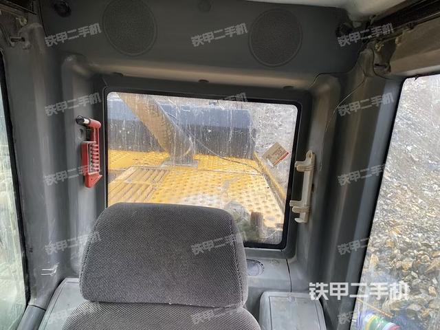 座椅右侧控制台/钥匙门/油门/含右手柄(驾驶室部分) 座椅右侧控制台/钥匙门/油门/含右手柄(驾驶室部分)