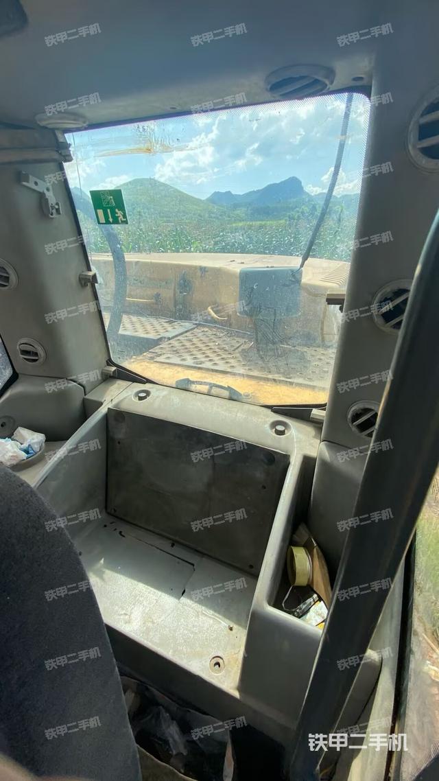 左后方玻璃角标（驾驶室部分）