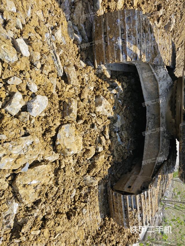 轉(zhuǎn)盤和下車架正前（工作和回轉(zhuǎn)裝置）