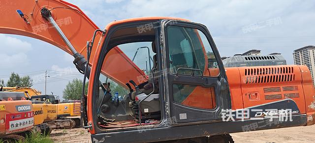 驾驶室整体（整机外观）