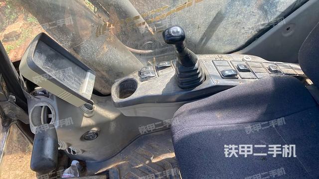 座椅右侧控制台/钥匙门/油门/含右手柄（驾驶室部分）