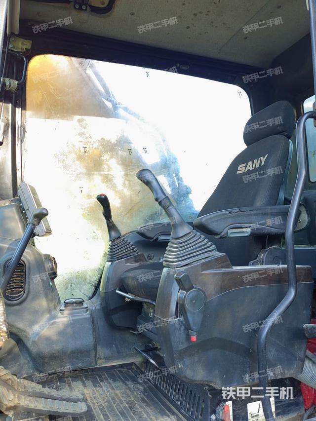 驾驶室整体（整机外观）