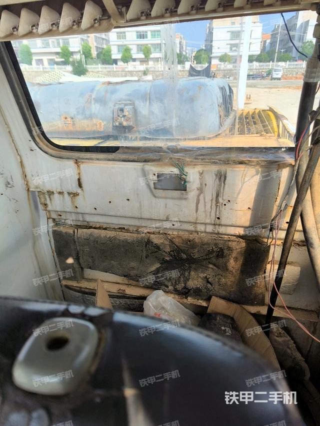 座椅后部（驾驶室部分）