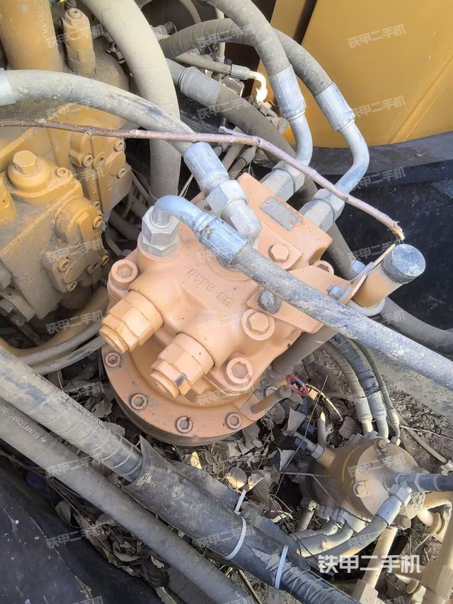 回转马达和主控阀（整机外观）