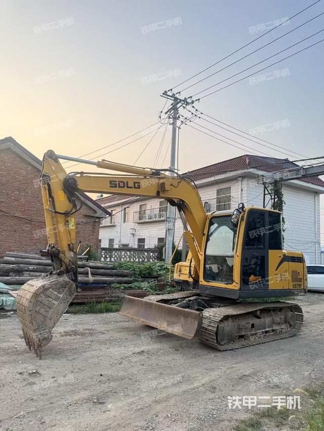 山东临工E675F挖掘机