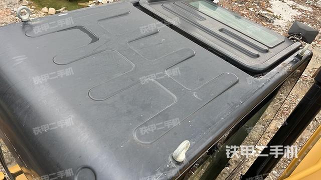 驾驶室顶部(整机外观) 驾驶室顶部(整机外观)