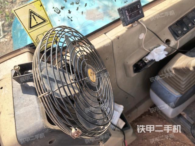 后窗玻璃角标(驾驶室部分) 后窗玻璃角标(驾驶室部分)