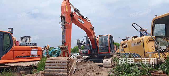 大宇DH220LC-V挖掘机