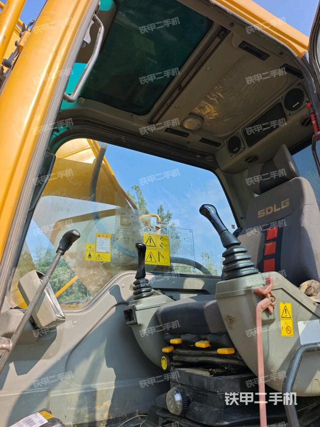 駕駛室整體（整機(jī)外觀）