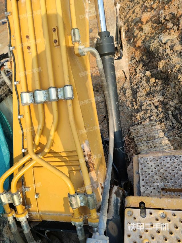 大臂背部俯視(工作和回轉(zhuǎn)裝置) 大臂背部俯視(工作和回轉(zhuǎn)裝置)