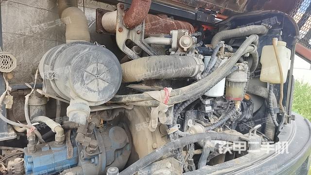 液压泵舱室正面整体(整机外观) 液压泵舱室正面整体(整机外观)