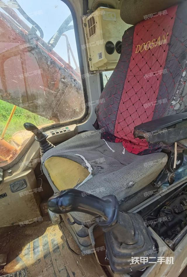 驾驶室整体（整机外观）