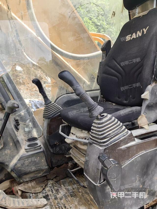 驾驶室整体（整机外观）