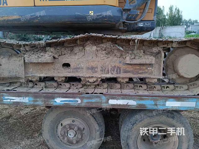 单侧履带整体(整机外观) 单侧履带整体(整机外观)