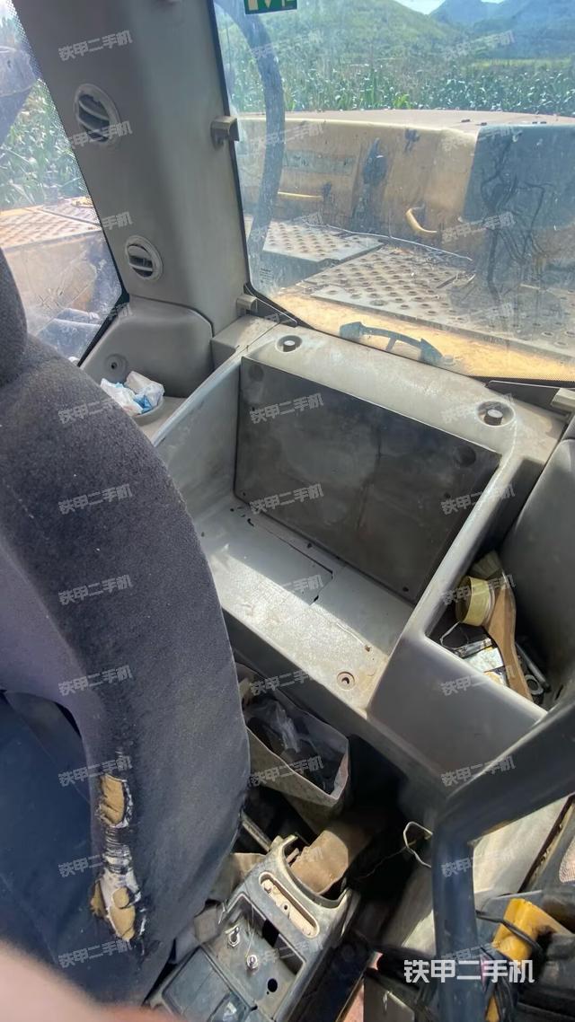 座椅左侧控制台/音响/含左手柄（驾驶室部分）