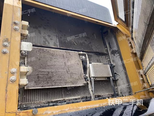 散热器正面(大件舱室) 散热器正面(大件舱室)