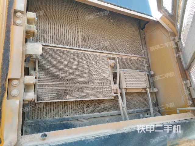 散熱器正面(大件艙室) 散熱器正面(大件艙室)