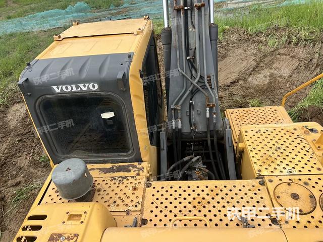 驾驶室顶部（整机外观）