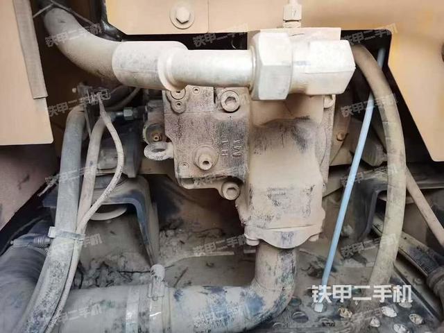 液压泵舱室正面整体(整机外观) 液压泵舱室正面整体(整机外观)