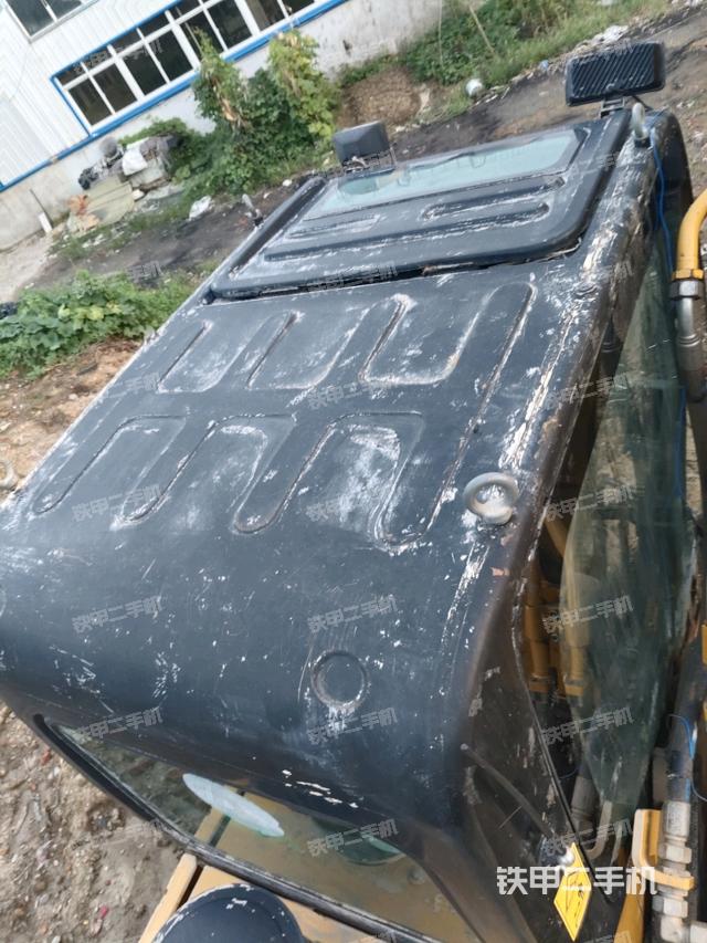 驾驶室顶部（整机外观）