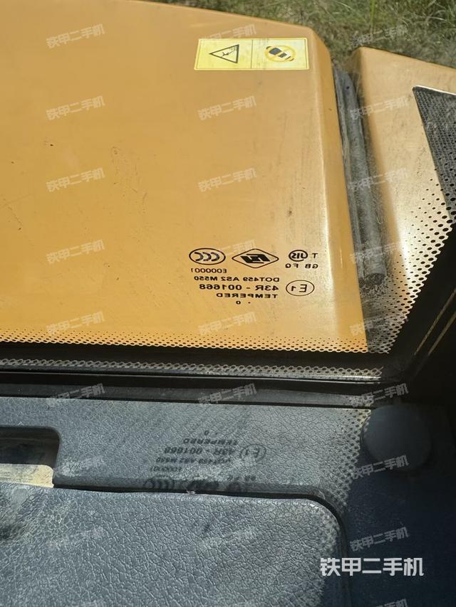 后窗玻璃角标（驾驶室部分）