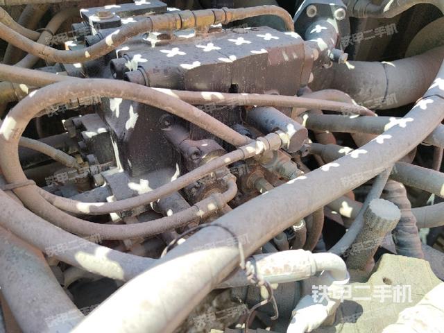 回转马达和主控阀（整机外观）