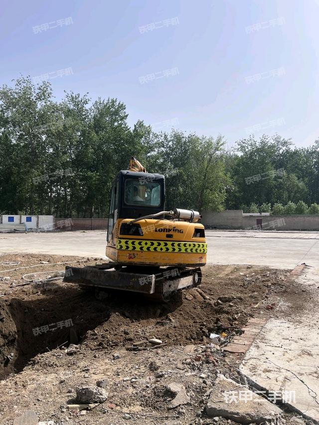 驾驶室顶部（整机外观）