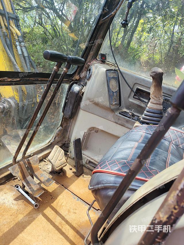 驾驶室整体（整机外观）